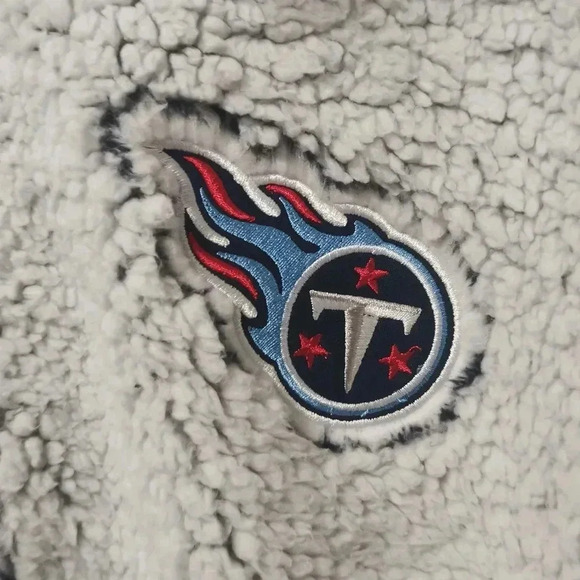 Women's NFL Titans Team Logo Sherpa Pullover Size:	L - Picture 2 of 4